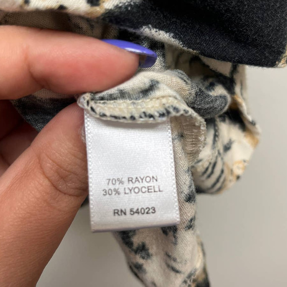 Banana Republic - Leaf, Ruffled Swoop Neck Tank - Size Large - Picture 6 of 7